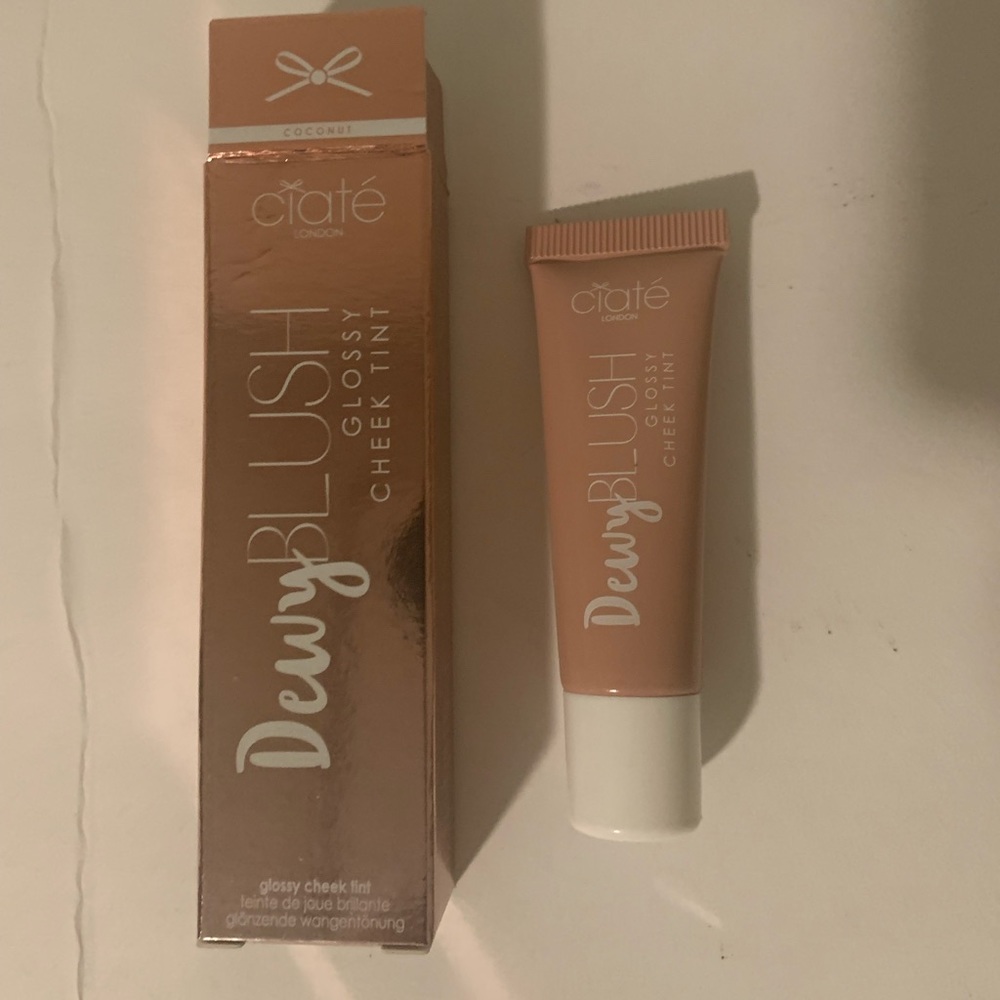 Glossy cheek tint